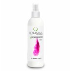 Botaniqa Refreshing Fragrance Mist Pure Love -  mgiełka zapachowa o naturalnym zapachu zielonych nut melona i bergamotki, 250ml